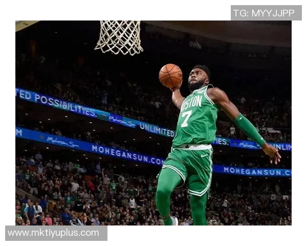 杰伦布朗赞沃尔什表现出色防守与关键投篮双双奏效